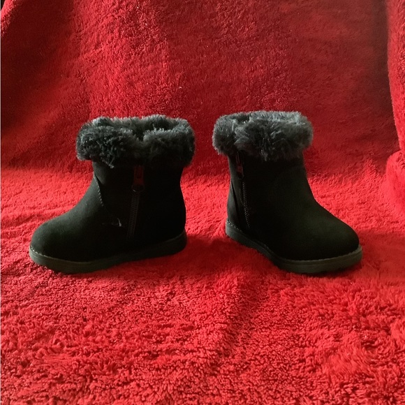 Cat & Jack faux fur lined baby/toddler boots - Picture 3 of 6
